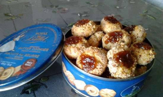 Puffy nut-lemon cookies na may jam