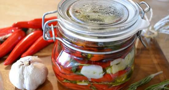 Peperoncino piccante, essiccato al forno, in olio profumato