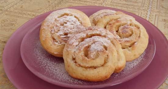 Caracoles de masa cuajada con manzanas