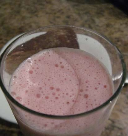 Batido de fresa con leche y plátano