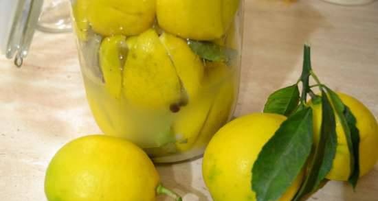 Limoni essiccati al sole, fatti in casa