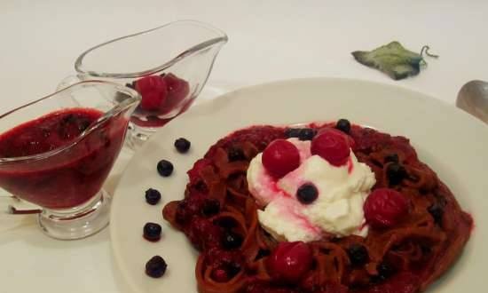 Fideos de chocolate con salsa de frutos rojos