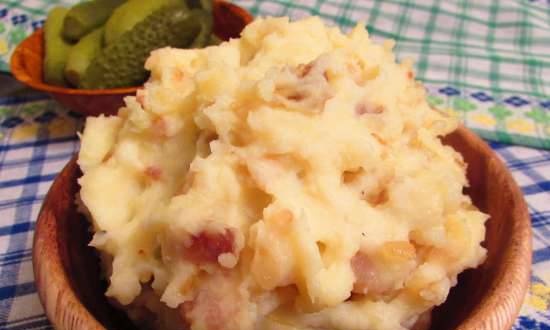 Golden potato porridge with cracklings and onions