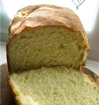 Pane di mais in una macchina per il pane