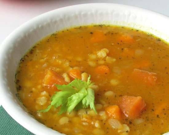 Sopa de calabaza y guisantes en una Steba DD2 multicocina