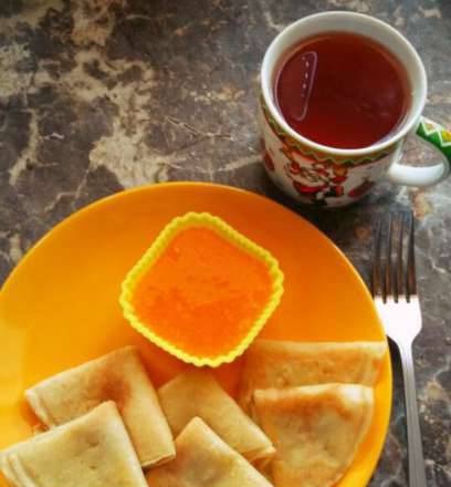 Mini pancake con cannella e purea di albicocche (sulla macchina per pancake elettrica Dobryana-2)