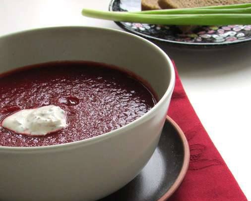 Sopa picante de remolacha con arándanos y jengibre