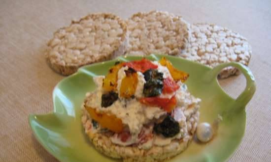 Ricotta con verduras sobre pan crujiente