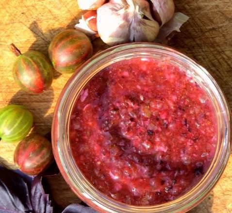 Salsa piccante all'uva spina