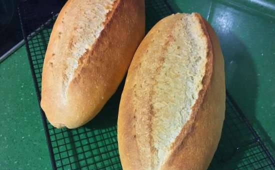 Huisgemaakt brood met volkoren graan en maïsmeel