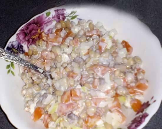 Fagiolini e pesche con condimento per insalata