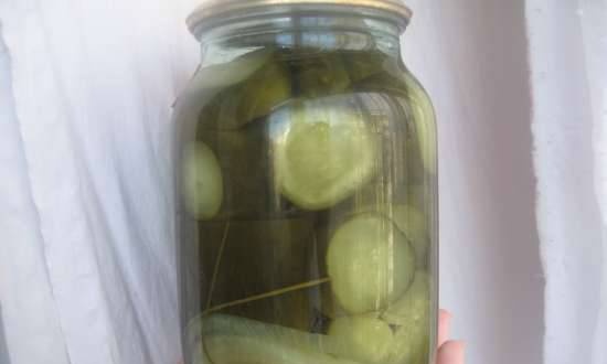 Pepinos picantes, en escabeche agridulce