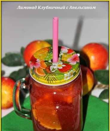 Limonata alla fragola in vaso con arancia