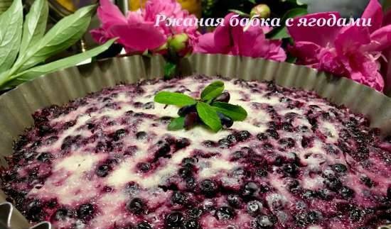 Abuela de centeno con relleno de crema agria de bayas (de arándanos, arándanos rojos o madreselva)