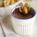 Postre caliente de chocolate con mascarpone