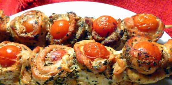 Broquetes de pollastre marinades amb kombucha amb diverses herbes