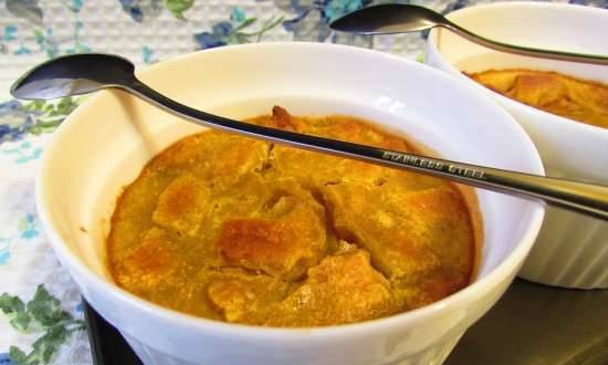 Postre horneado de calabaza y frutas con galletas