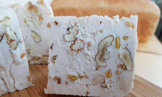 Fresh cheese with walnuts and fenugreek