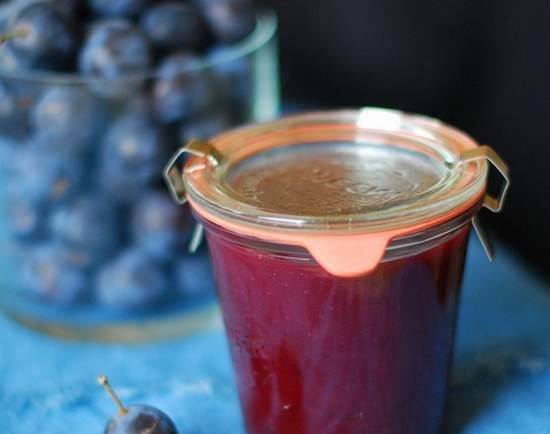 Pruimenjam met banaan, cacao en kruiden