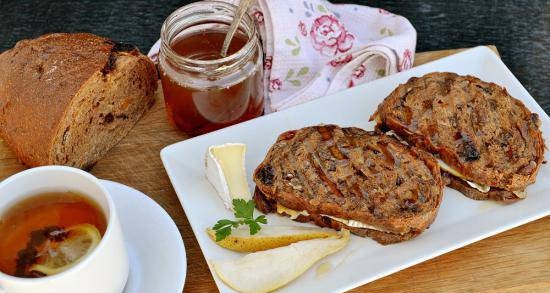 Sándwiches de pera y camembert