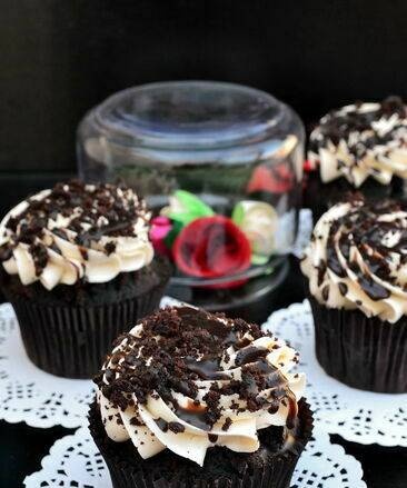 Cupcakes al cioccolato con crema di liquore