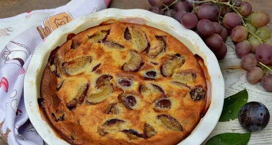 Yoghurt pie with plum and cardamom