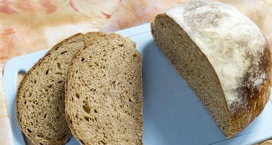 Tinapay na may 40% harina ng rye at sourdough caraway seed (J. Hamelman)