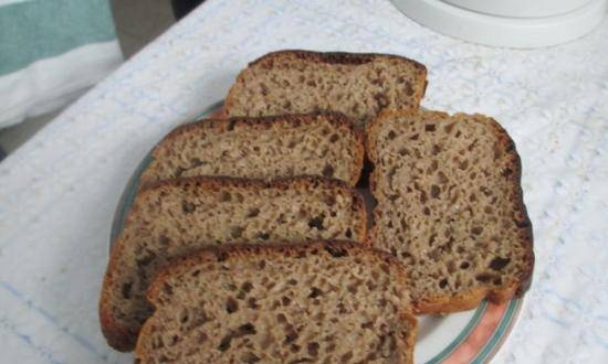 Pan de hojalata ucraniano sobre masa madre de centeno