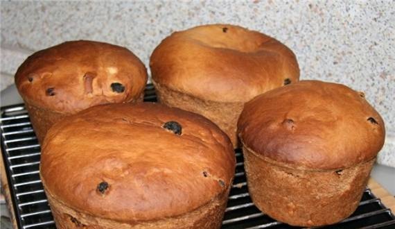 Pastel de azafrán con crema agria