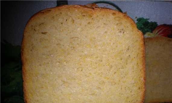 Pan de mesa de calabaza y manzana en una máquina de hacer pan