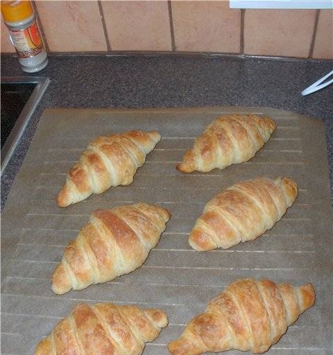 Dry yeast croissants