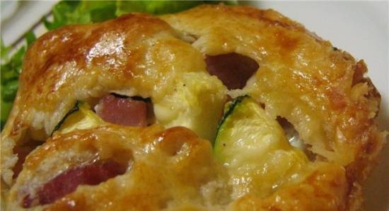 Puffs na may zucchini, ham at mascarpone na "Mga Meryenda"