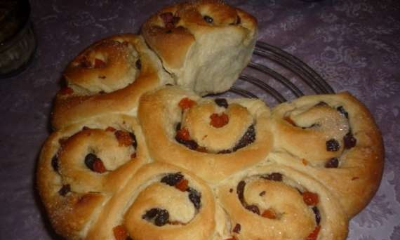 English buns with fruit