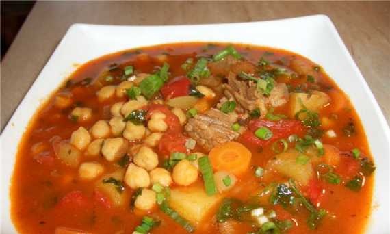 Sopa de cigrons vermella