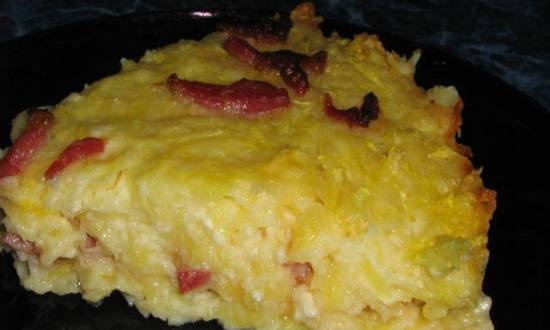 Zucchini-curd casserole with bacon