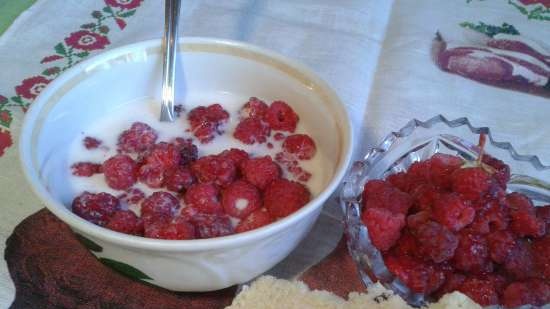 Leche con arándanos y fresas