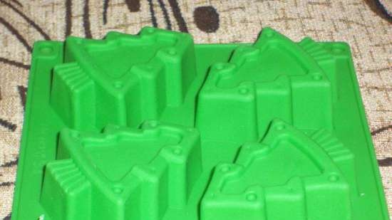 Silicone items (molds, rugs, tassels, gloves, etc.)