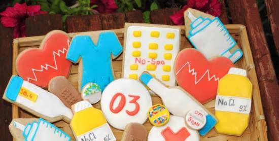 We decorate gingerbread cookies, cookies