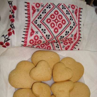 Biscotti delicati (pan di zenzero) sull'albero di Natale