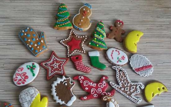 We decorate gingerbread cookies, cookies