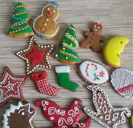 Pinalamutian namin ang cookies ng gingerbread, cookies