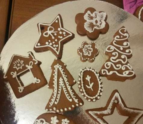 Pinalamutian namin ang cookies ng gingerbread, cookies