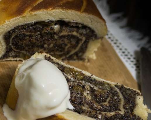 Strudel de nueces y semillas de amapola - Strudel en capas mit Nessen und Mohn