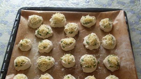 Garlic rolls with cheese, from flatbread dough