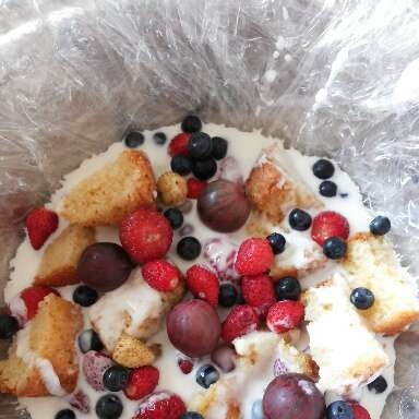 Cake with berries in sour cream jelly