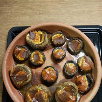 Champignons baked with suluguni in Georgian style