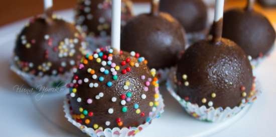 Mga Cake Pops at Cake ball