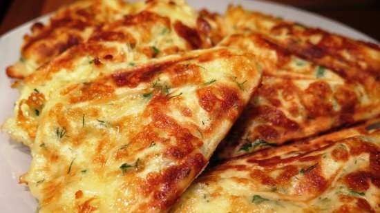 Khachapuri سريع بطريقة مختلفة في شواية ملامسة VVK