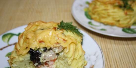 Creamy shrimps in potato baskets