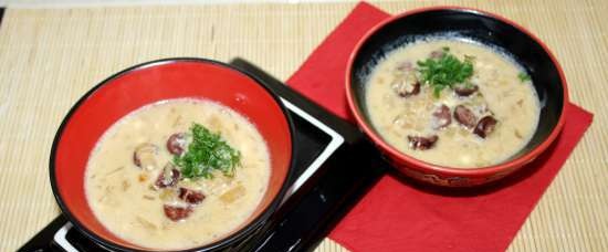 Sopa de cerveza bávara con queso y salchichas ahumadas